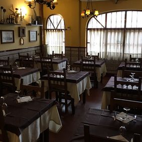 Hostal Restaurante Saldaña mesas 2